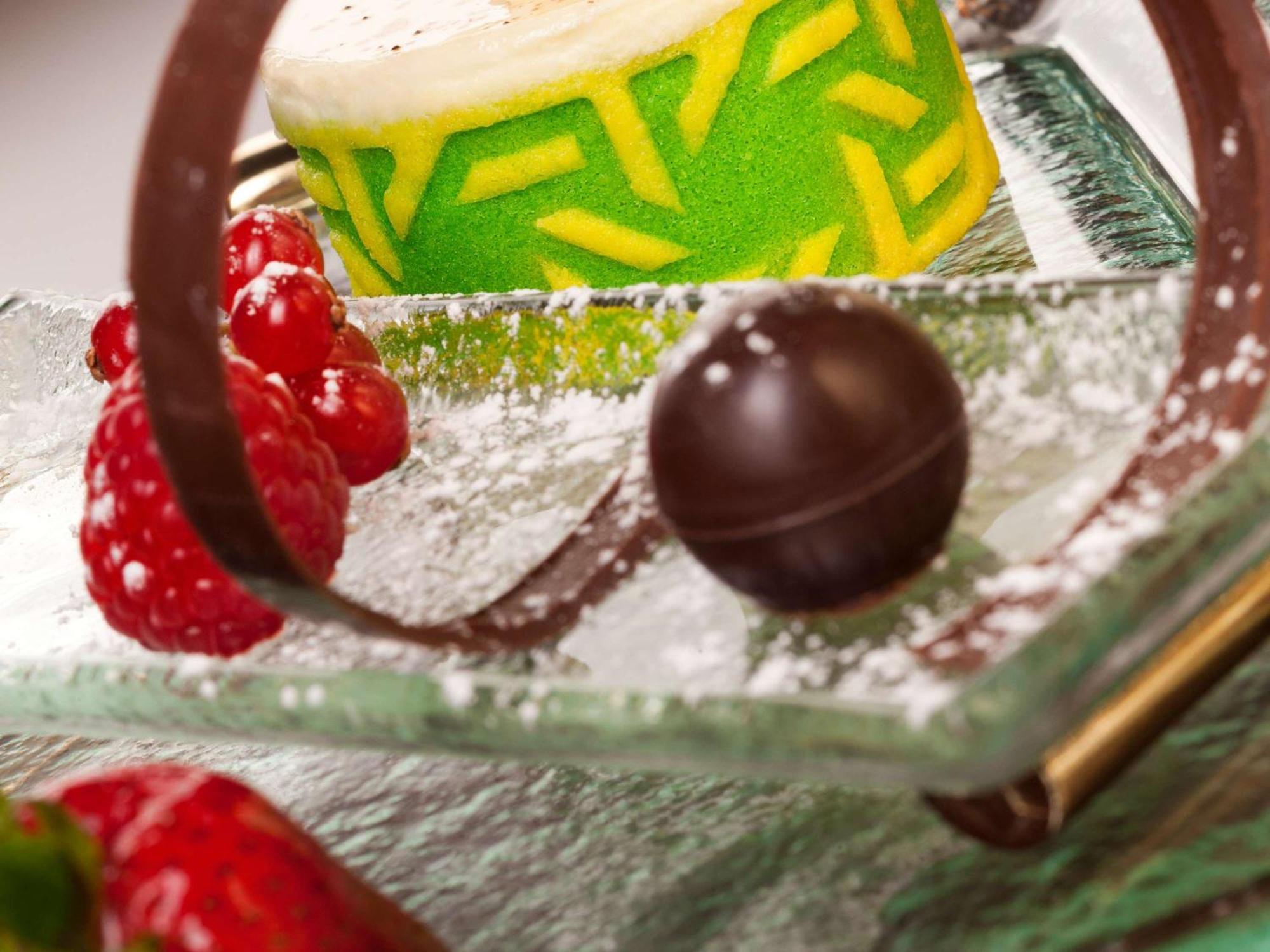 莱佛士酒店 Mecca 外观 照片 A chocolate truffle
